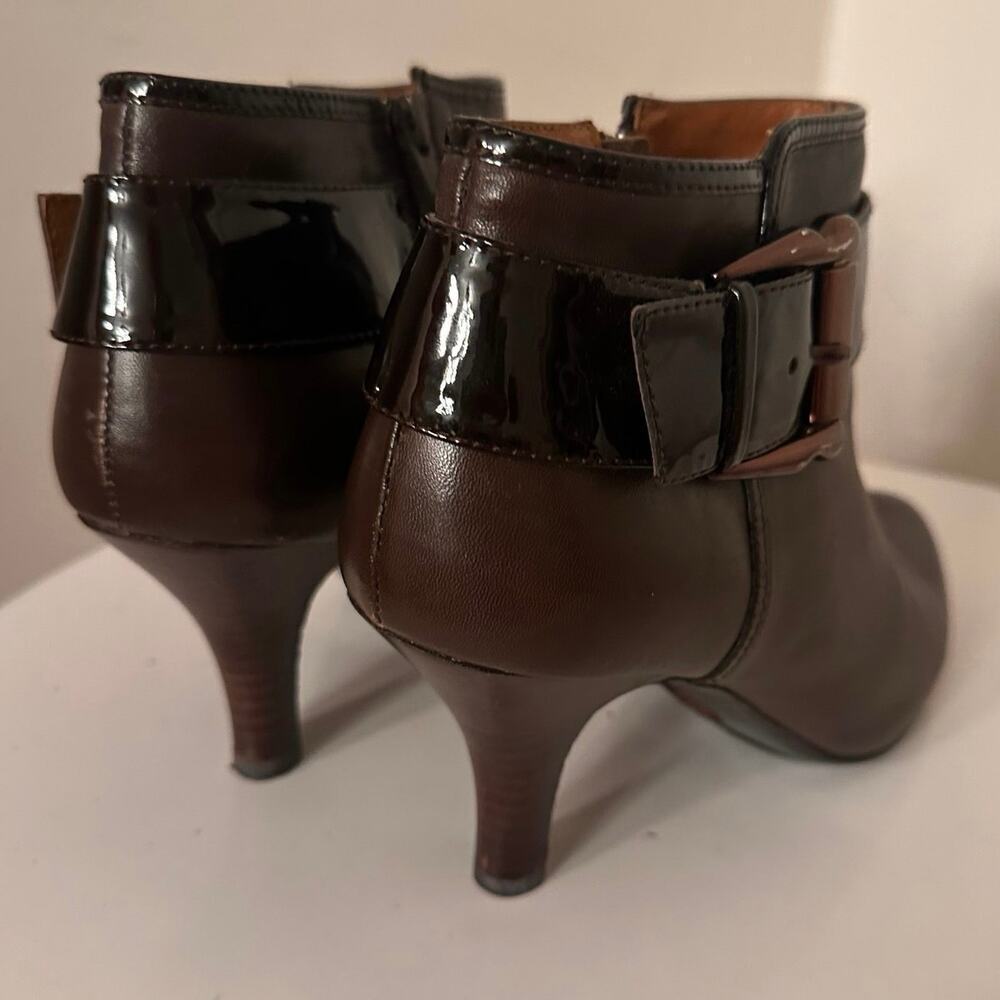 Sofft Bourges Chocolate Brown Heeled Side Zip Bootie Buckle Womens Sz 7 Fall EC - Picture 8 of 13